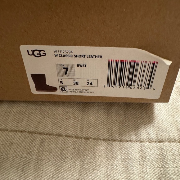 BRAND NEW UGGS with original box - Picture 2 of 3